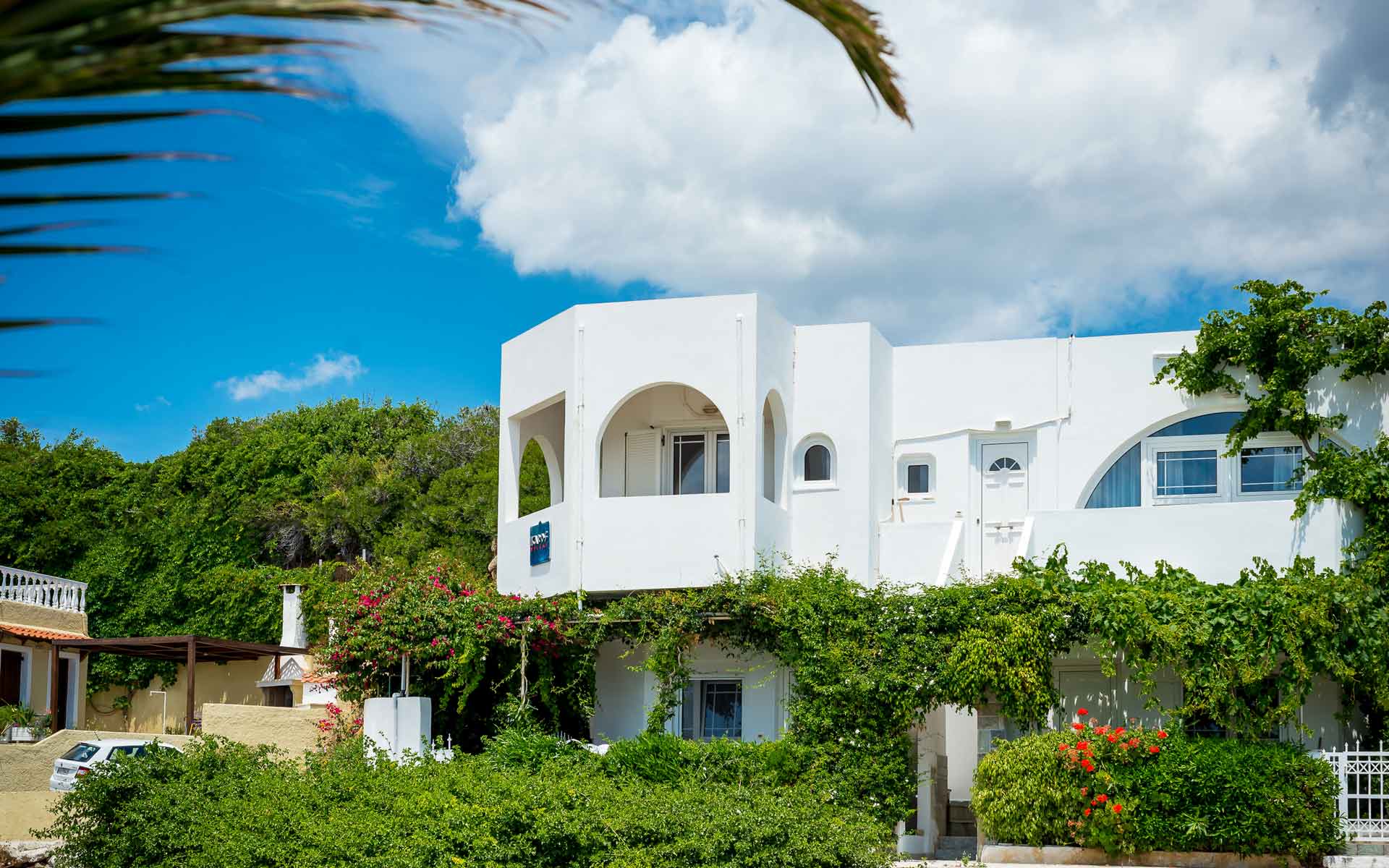 IKAROS APARTMENTS